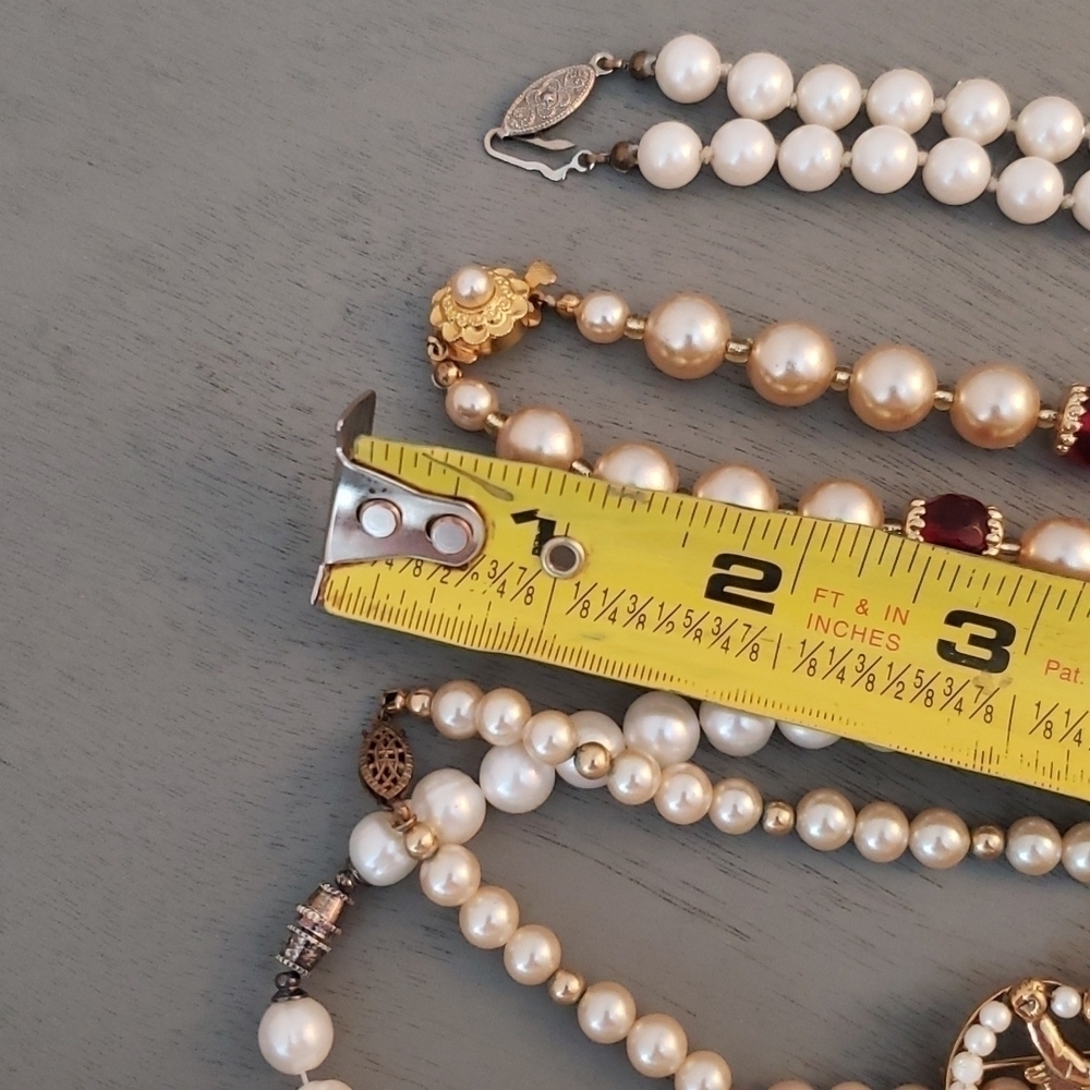Pearl Set Costume Jewelry - 4 Necklaces & 2 Pins - Picture 7 of 10